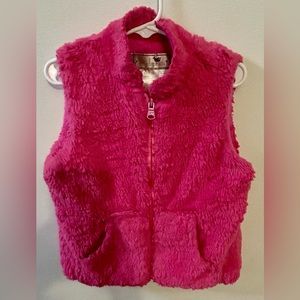 Widgeon Hot Pink Faux Fur vest with zippered front and pockets, size 5